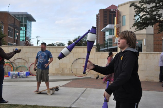Kameron Badgers juggling at Spinfest November 2013