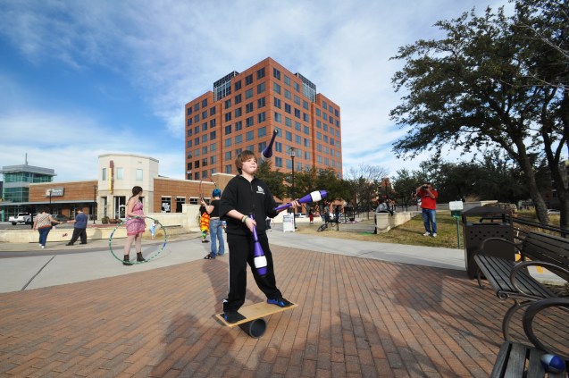 Kameron Badgers juggling clubs on rola-bola Spinfest 2014