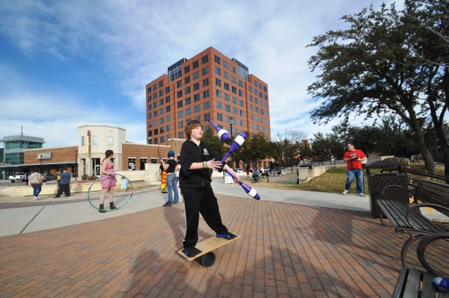 Kameron Badgers juggling clubs on rola-bola Spinfest 2014