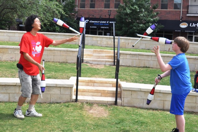 Kameron Badgers passing clubs with Katsu at SpinFest