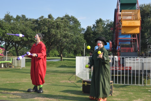 Badger and Zerp Juggling at Bent Tree Country Club