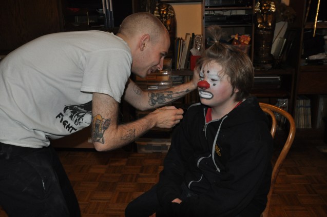 Badgers getting ready for a show Dallas clown