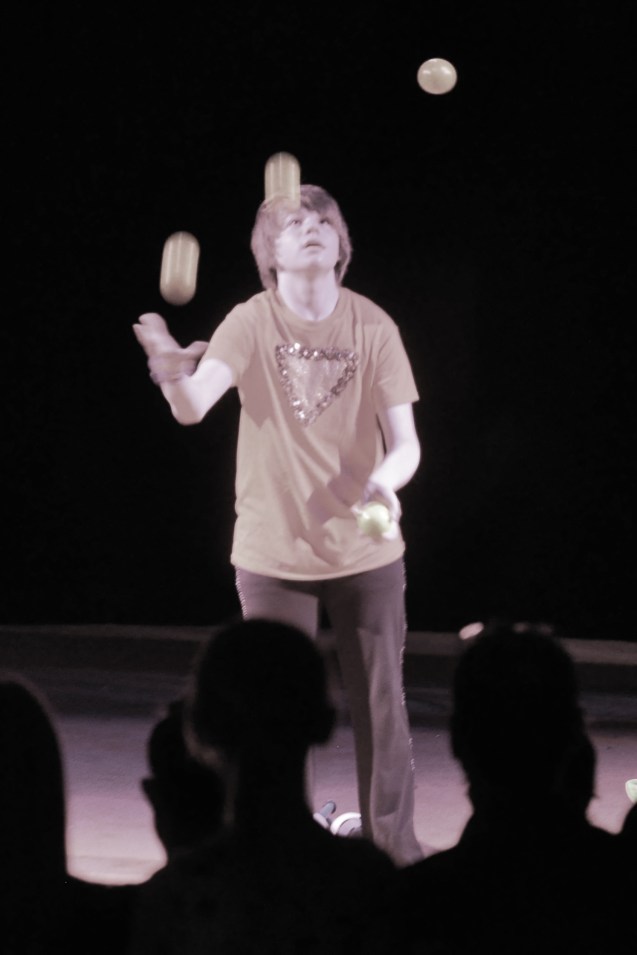 Dallas juggler Kameron Badgers Lone Star Circue Cha Cha Cha